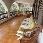 Rosas Villa
